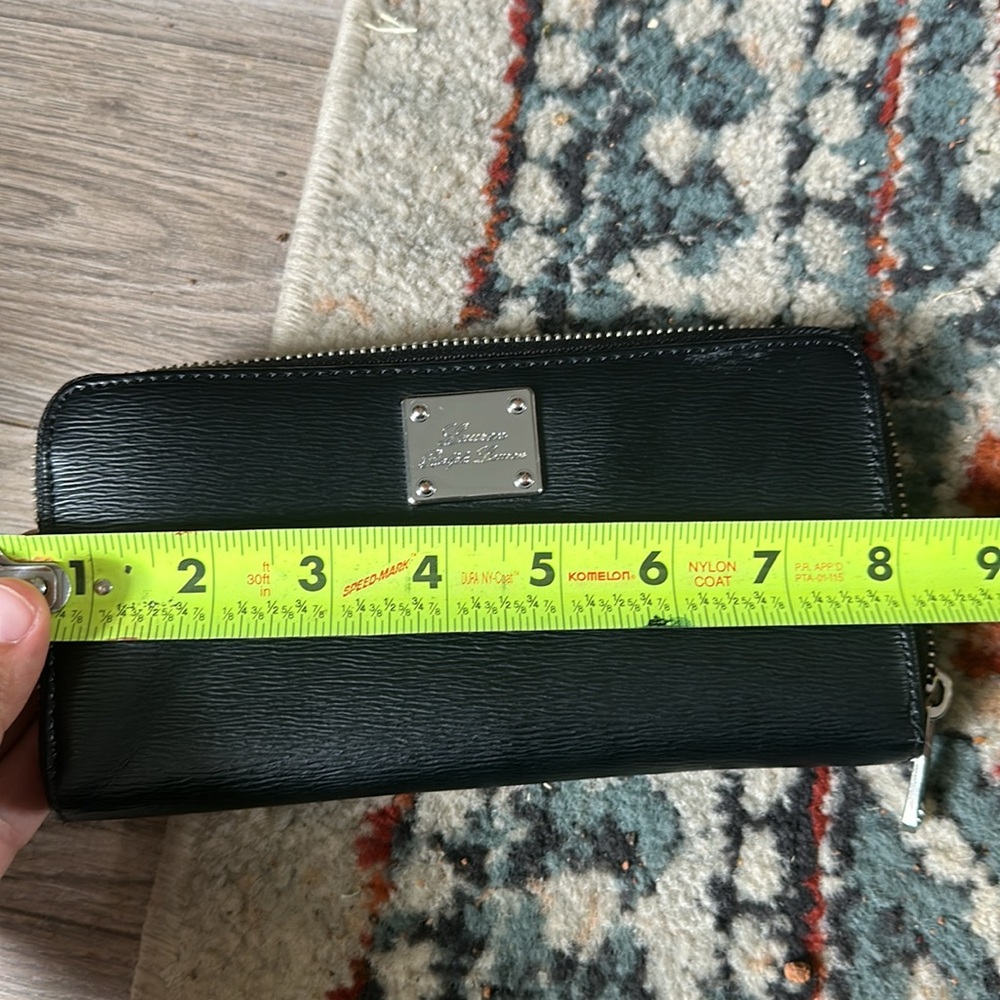 Lauren Ralph Lauren zippered wallet - Picture 7 of 8